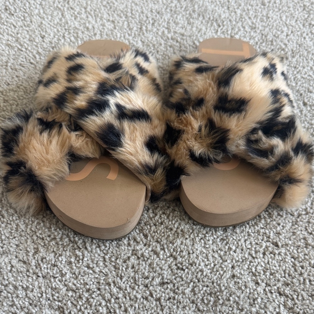 TOMS Leopard Print Faux Fur Slippers